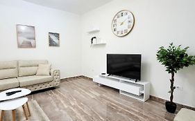 One-Bedroom Gem By The Square